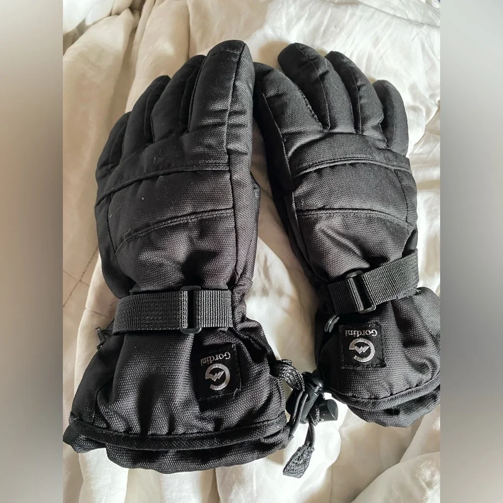 Women’s pair of Gordini Jr medium Winter Gloves.